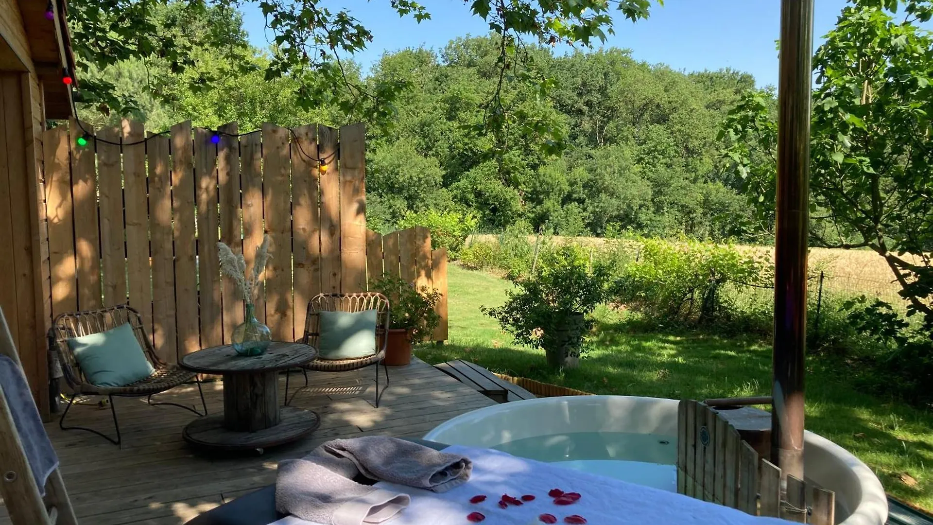 La Petite Cabane, Escapade Romantique Maureville Frankrike